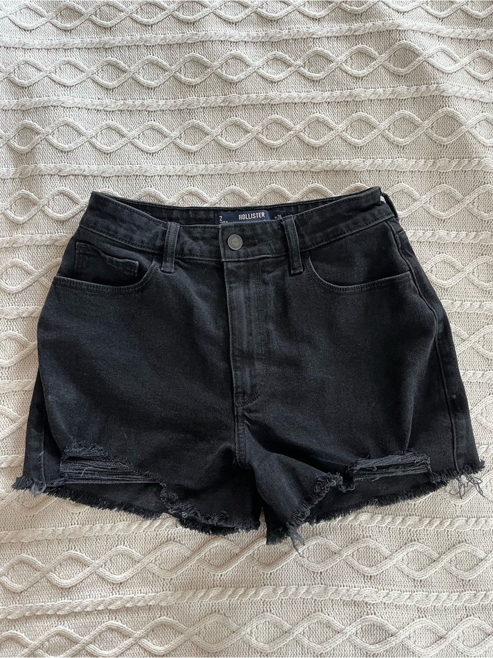 Hollister Black High-Rise Distressed Denim “Mom” Shorts Women’s size 2